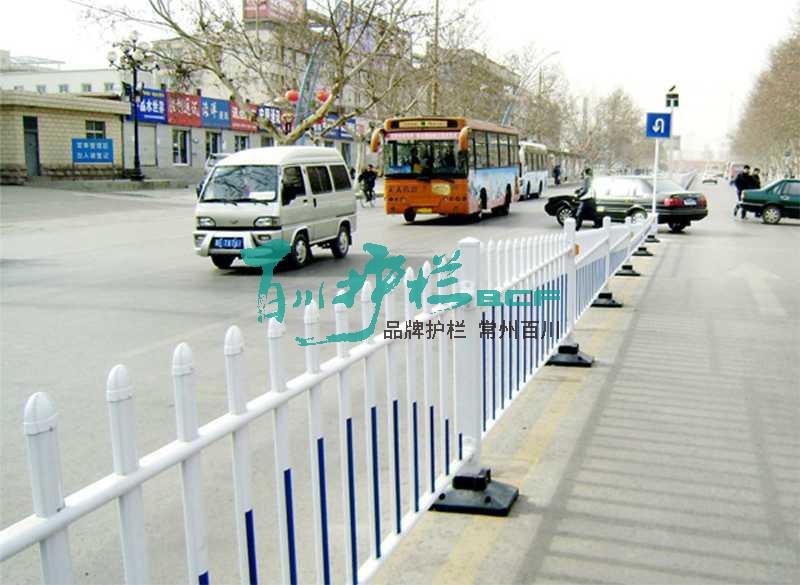 河北邢臺(tái)防跨型道路護(hù)欄工程