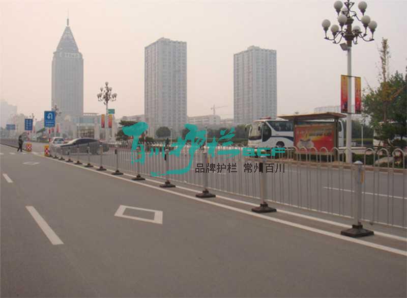 img of 濟(jì)寧京式道路護(hù)欄工程