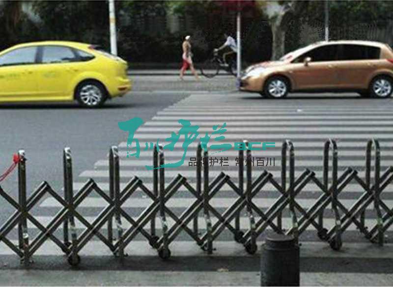 img of 福建福州人行移動護欄工程